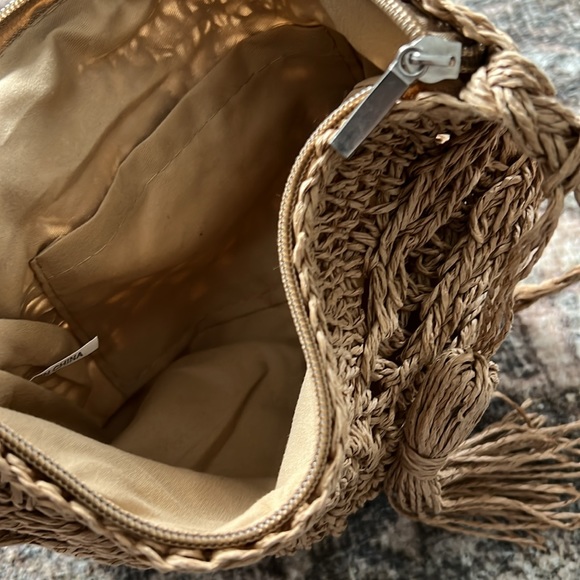 Lovely little woven purse. - Picture 4 of 4